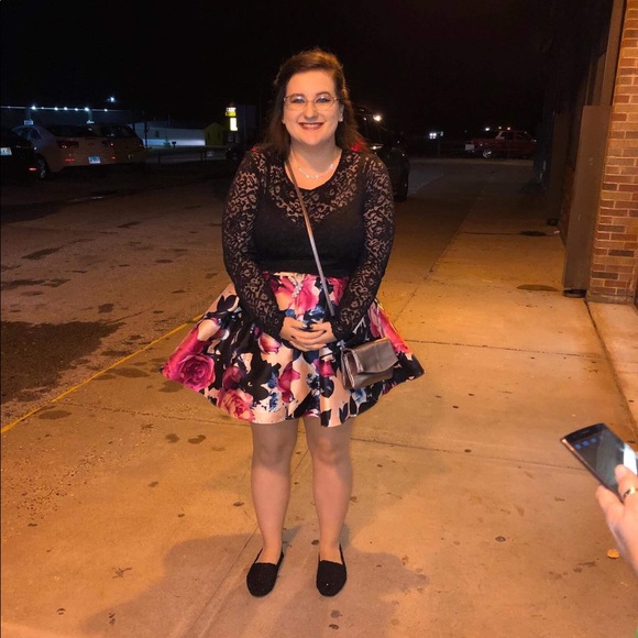 Meet your Posher, Kayla - Picture 2 of 8